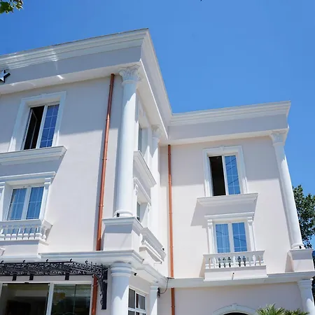 Eiffel Hotel