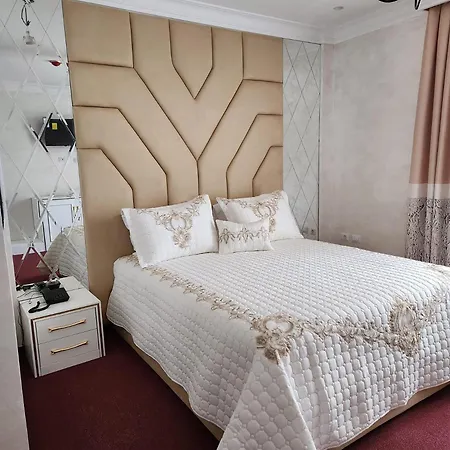 Eiffel Hotel 4*