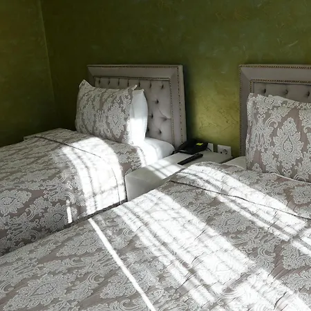 Eiffel Hotel Yrsheku