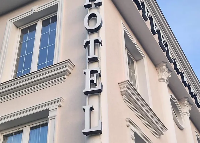 Eiffel ホテル Yrsheku