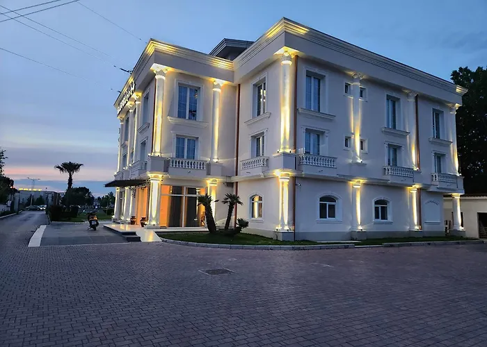 Eiffel Hotel Yrsheku