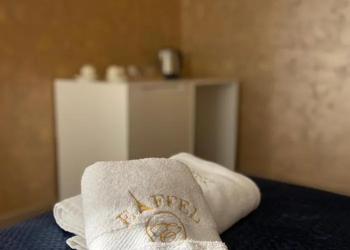 Eiffel ホテル Yrsheku