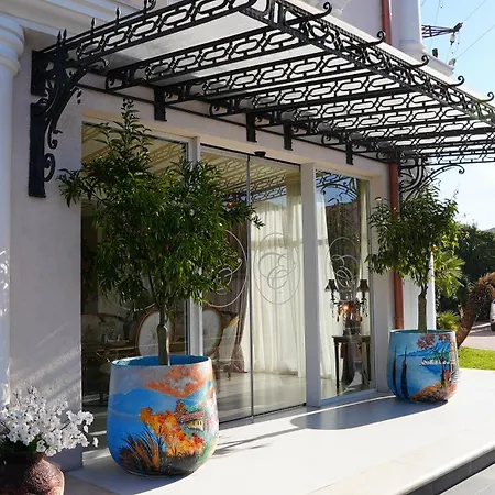 Eiffel Hotel 4*