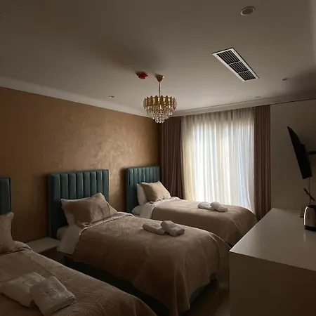 Eiffel Hotel 4*