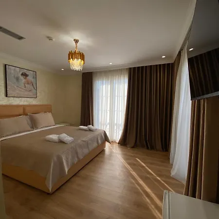 Hotel Eiffel 4*